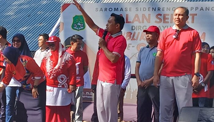 Bupati Sidrap Buka Jalan Sehat HUT RI ke-81 dan Pelepasan KKN Unhas Gelombang 116