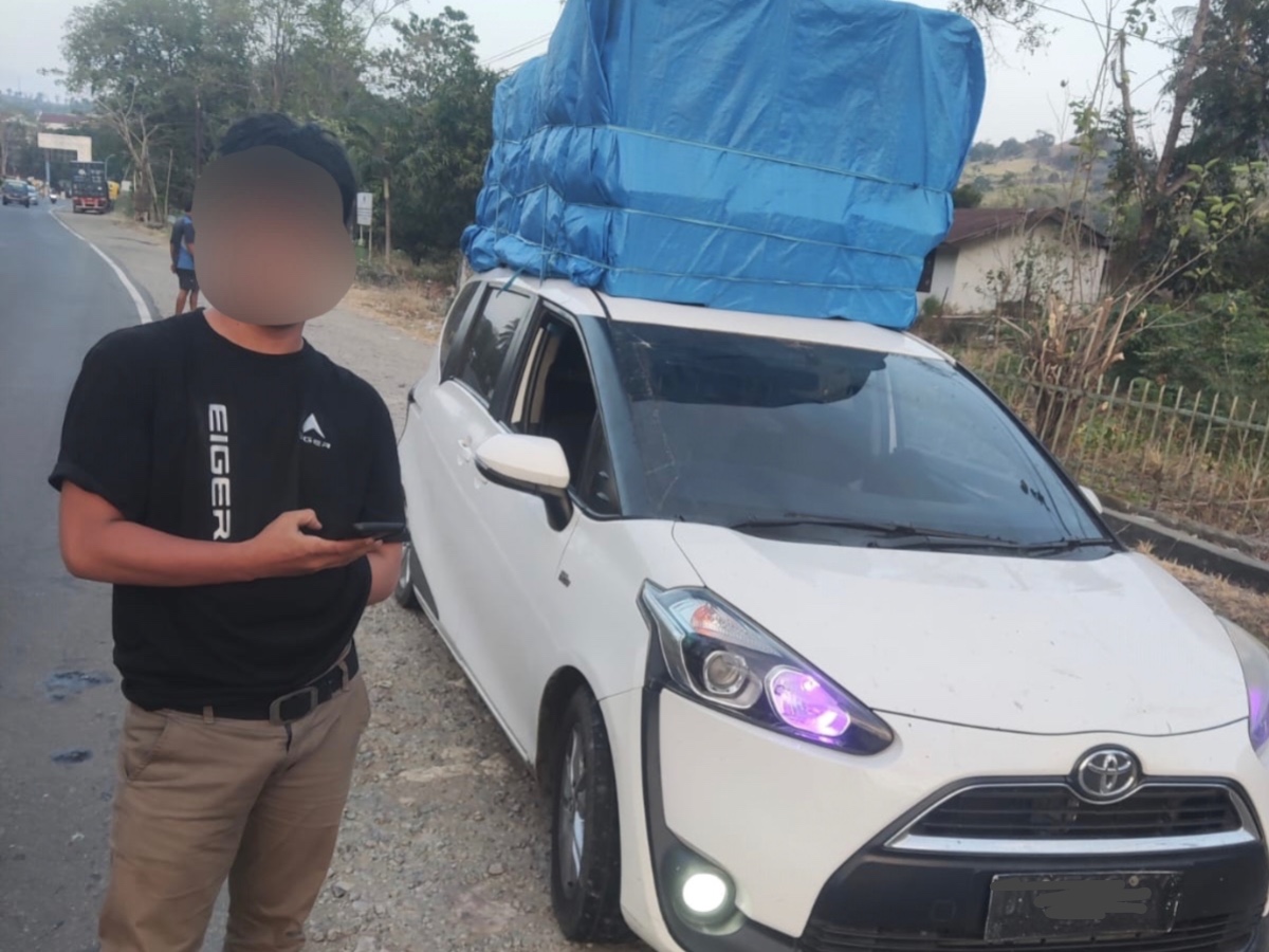 Satlantas Polres Sidrap Tilang Mobil yang Diduga Kelebihan Muatan