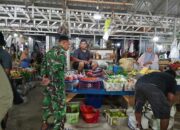 Babinsa Pantau Stok dan Harga Bahan Pokok di Pasar Lawawoi Sidrap