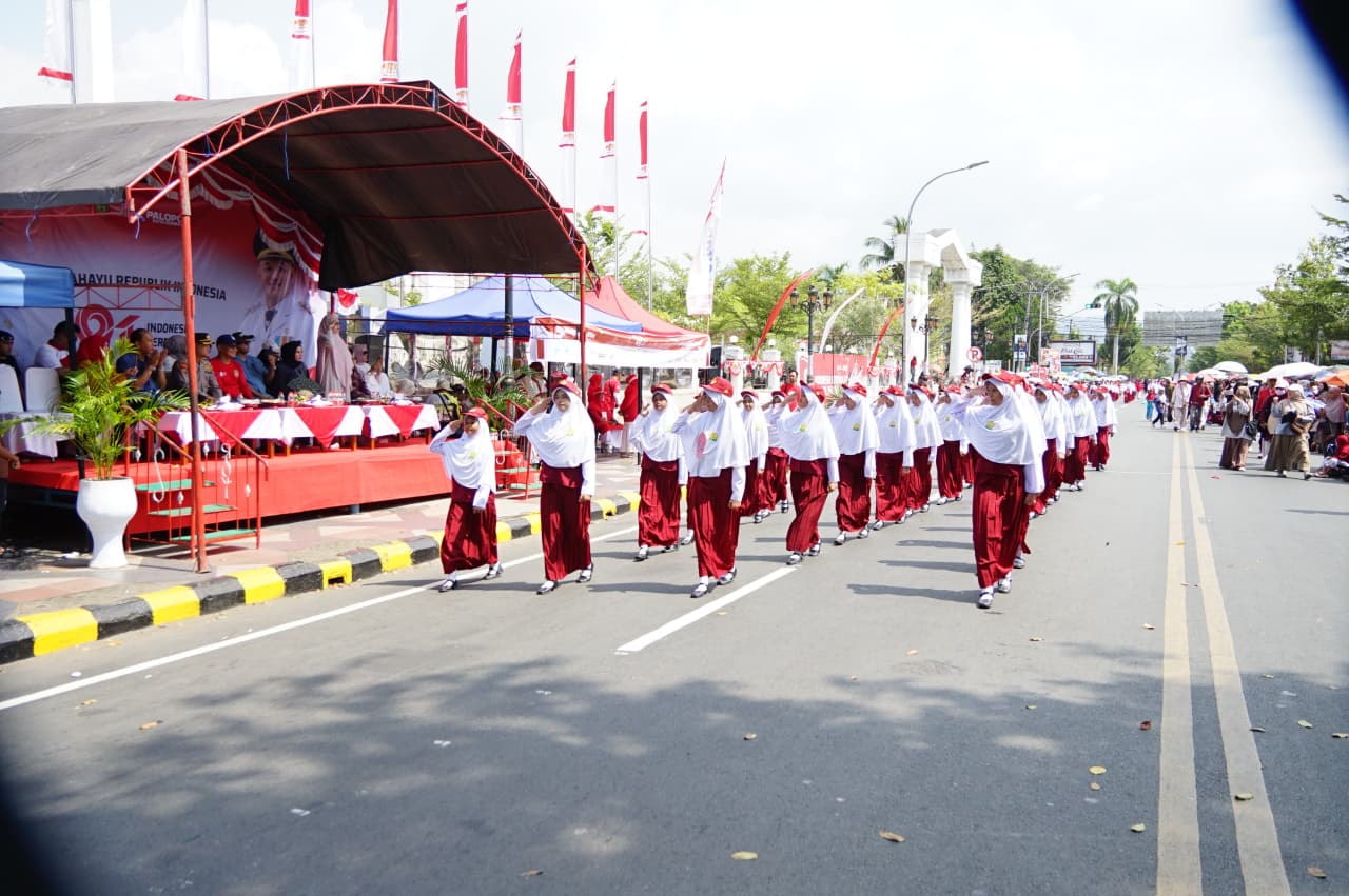 128 Tim Pelajar Meriahkan Gerak Jalan HUT RI ke-81 di Palopo
