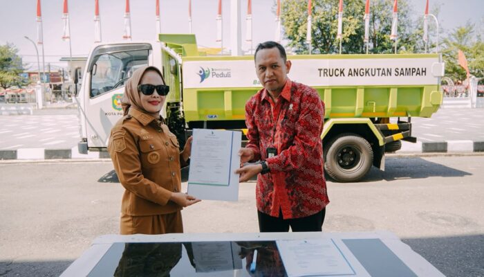 Pemkot Palopo Terima Bantuan Truk Sampah dari Bank Sulselbar