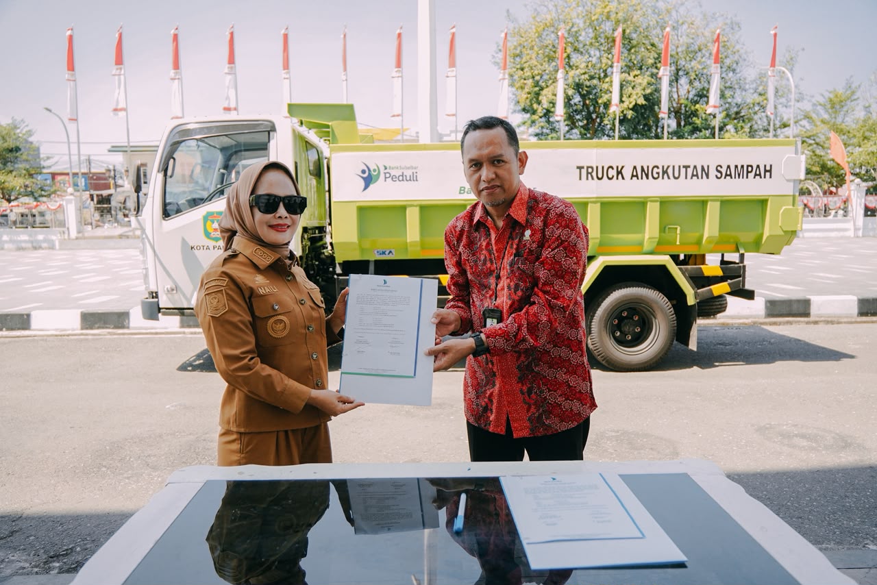 Pemkot Palopo Terima Bantuan Truk Sampah dari Bank Sulselbar