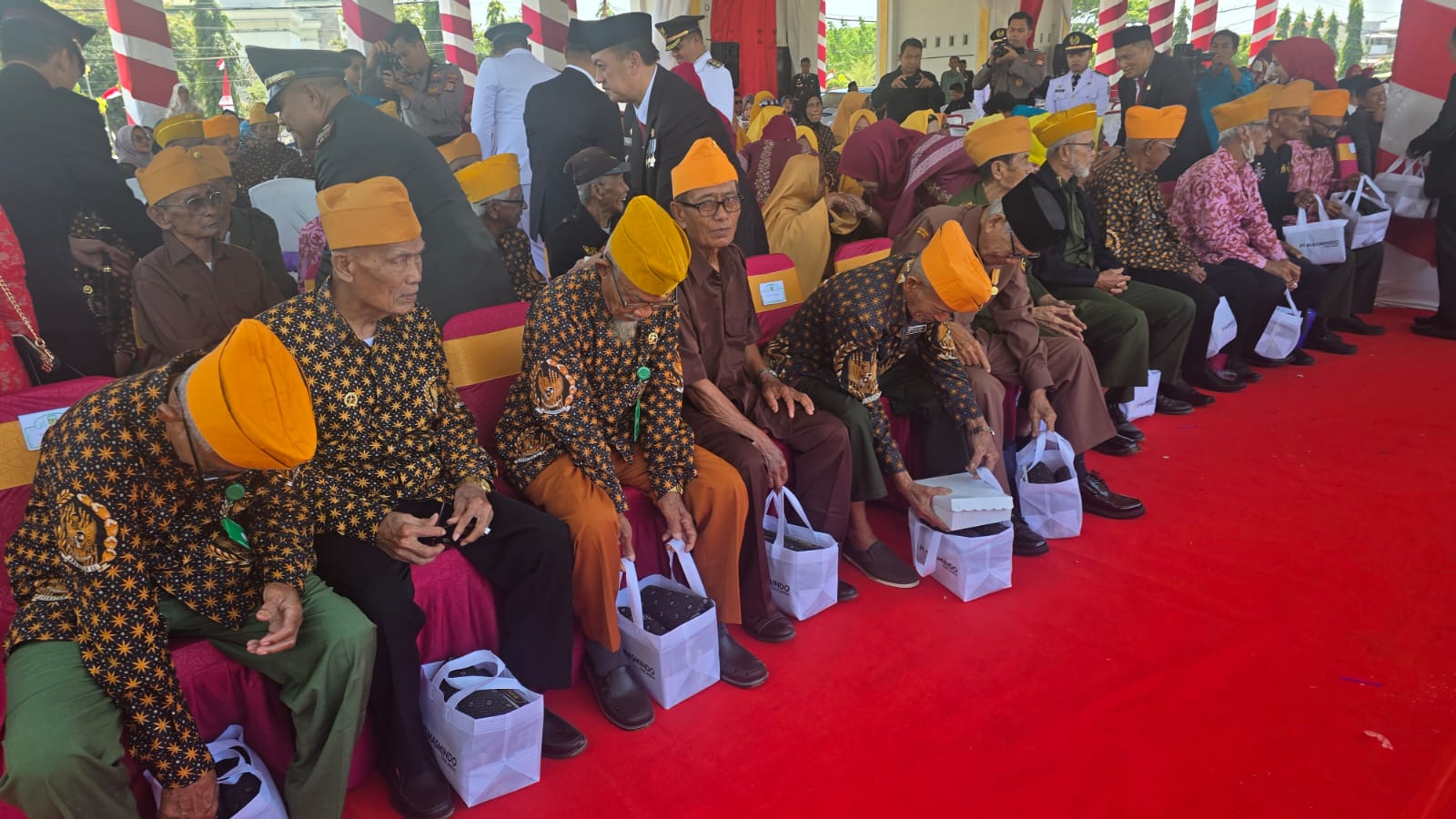 HUT RI ke-81, MDA Bantu RSUD Batara Guru dan Veteran Luwu