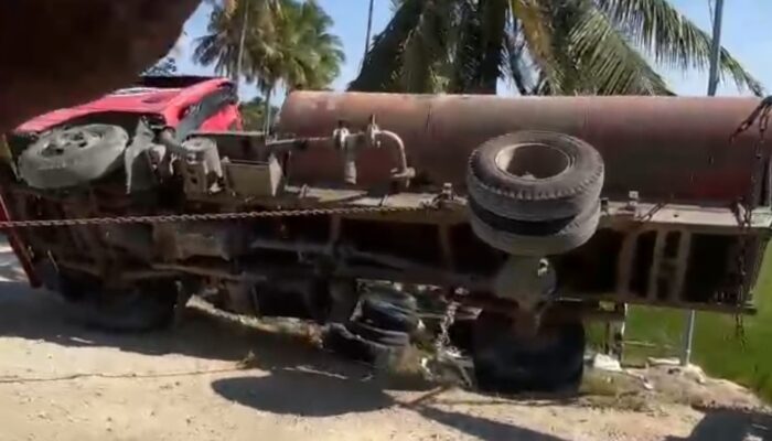 Mobil Damkar Sidrap Terbalik Usai Antar Air ke Sawah