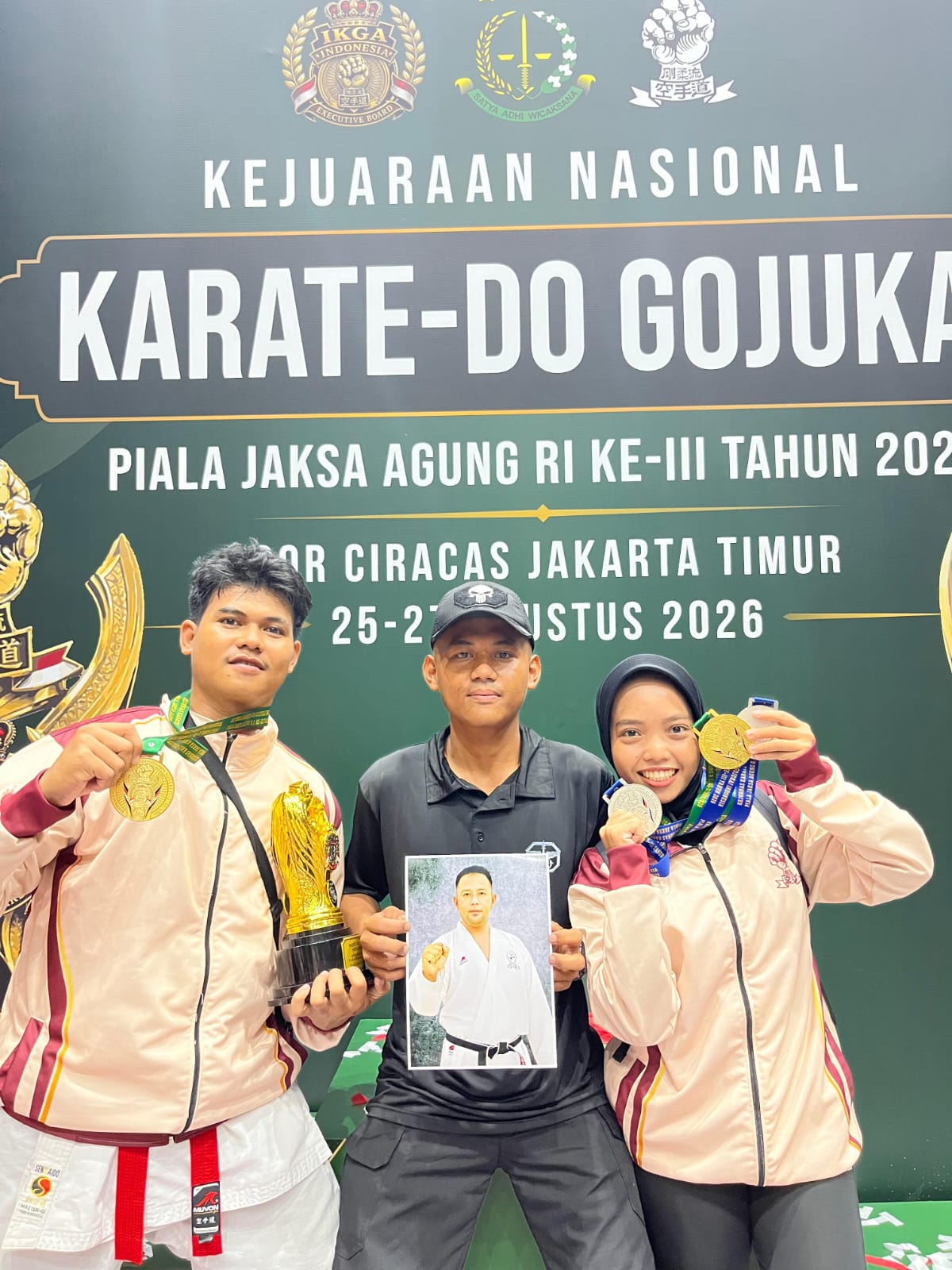 Emas untuk Guru yang Telah Pergi