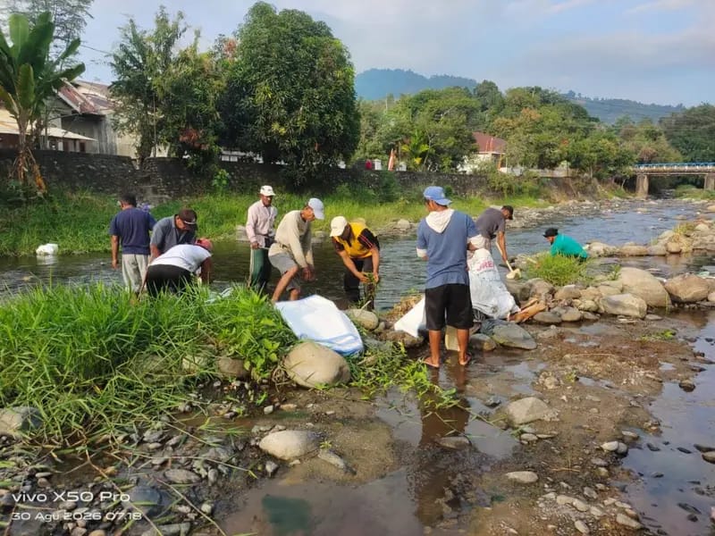 Kekeringan Melanda Sawah, Polres Palopo dan Muhammadiyah Bendung Aliran Air