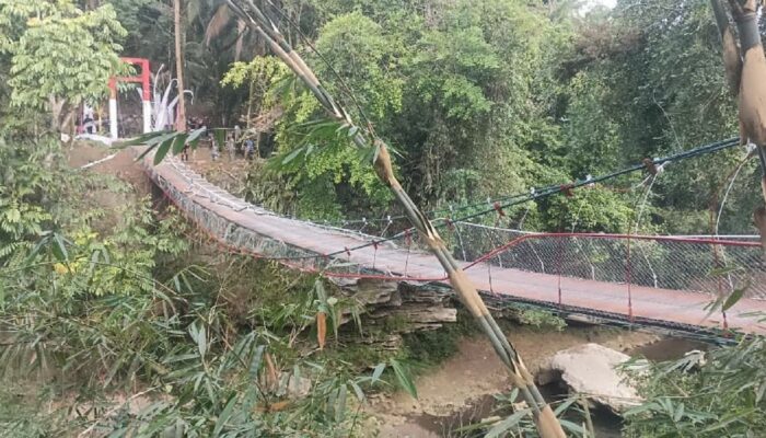 Baru Diresmikan, Jembatan Pongpet Anjlok Saat Dilintasi Bupati Pangandaran dan Puluhan Warga