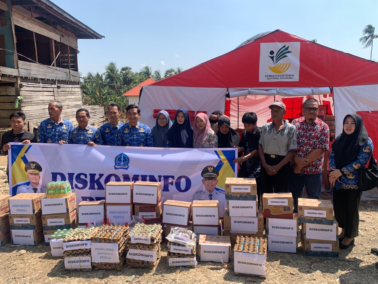 Diskominfo Bone Salurkan Bantuan untuk Korban Kebakaran di Sanrangeng