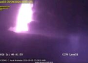 Anak Krakatau Erupsi Berjam-jam