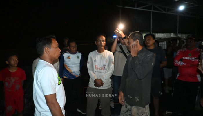 Bupati Syaharuddin Temui Warga Kalosi Alau yang Tertimpa Musibah Kebakaran