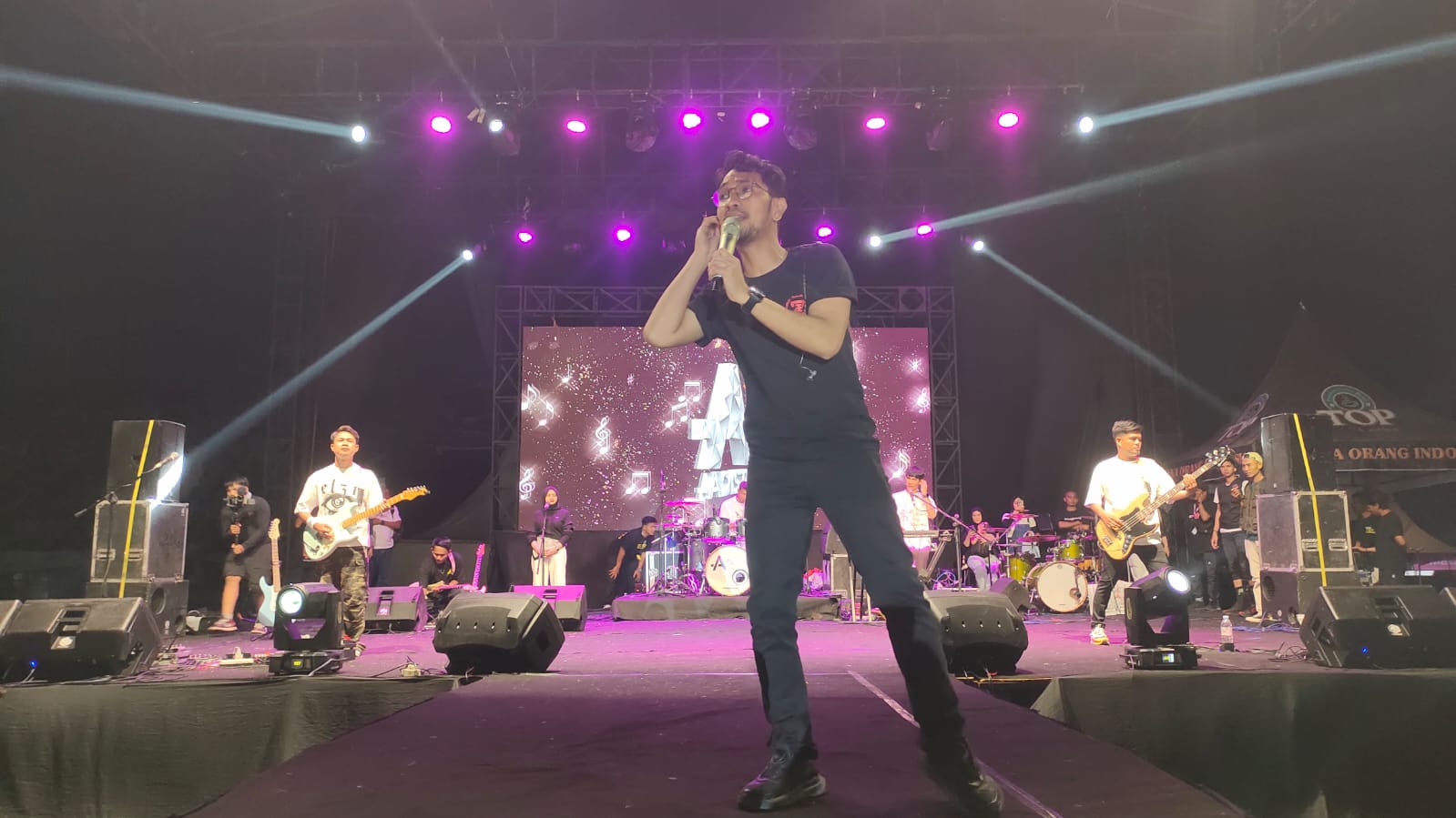 Konser Adista Band di Sidrap Sukses Sedot Animo Ratusan Penggemar