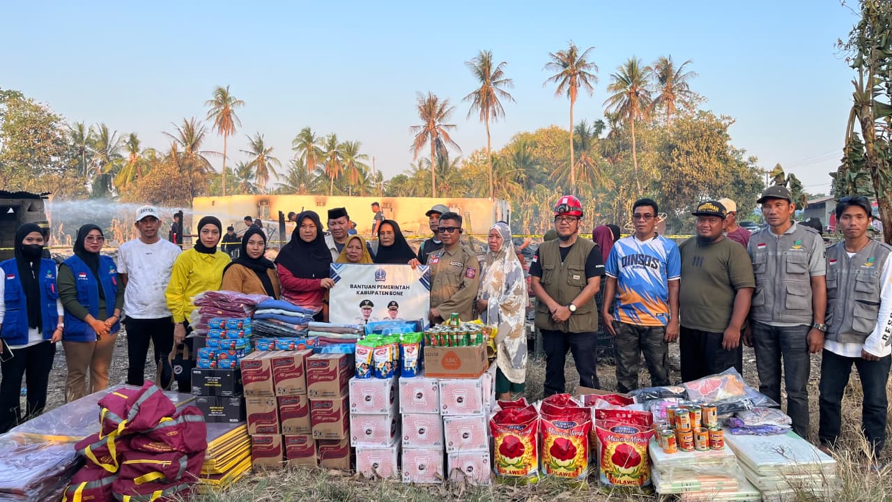 Pemkab Bone Salurkan Bantuan untuk Korban Kebakaran di Sanrangeng