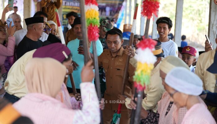 Di Tengah Kemarau, Petani Desa Botto Gelar Mappadendang
