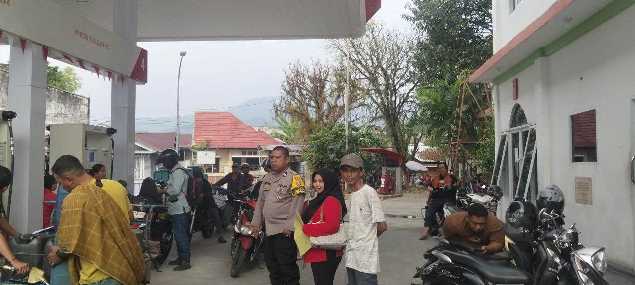 Polisi Kawal Distribusi BBM Nelayan