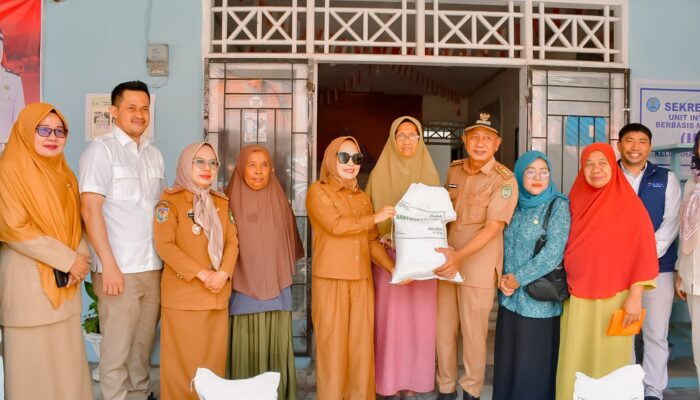Wali Kota Palopo Salurkan Bantuan Pangan Beras di Wara Utara