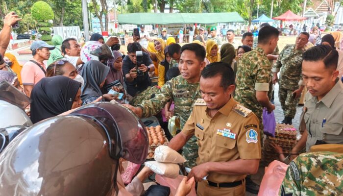HUT Ke-81 TNI, Bupati Bone Borong Produk UMKM di Lapangan Merdeka