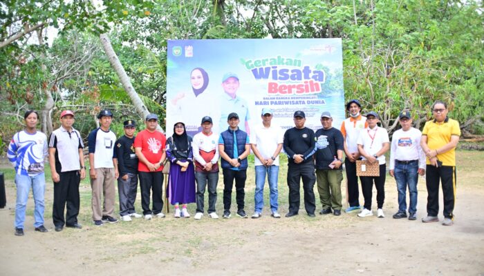 Pemkot Palopo dan Warga Bersihkan Pantai Labombo Jelang Hari Pariwisata Dunia