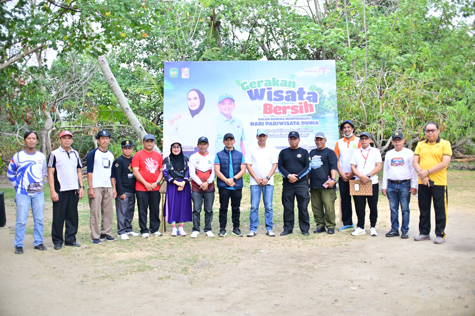 Pemkot Palopo dan Warga Bersihkan Pantai Labombo Jelang Hari Pariwisata Dunia