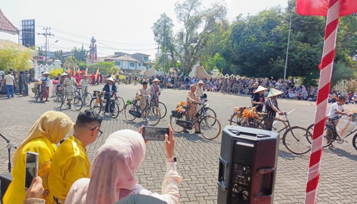 Ratusan Pesepeda Tua Ramaikan Karnaval Budaya Gau Maraja di Bone