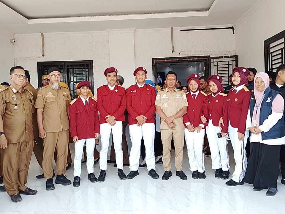 Bukan Sekadar Sekolah Gratis, SR Sidrap Bantu Siswa hingga Keluarganya