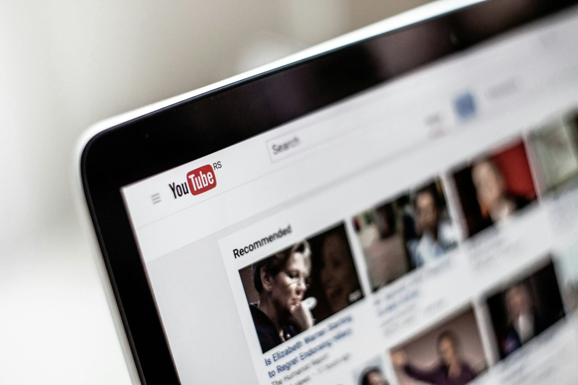 YouTube, Telegram, dan Lazada Masuk Hasil Verifikasi Risiko Tinggi bagi Anak