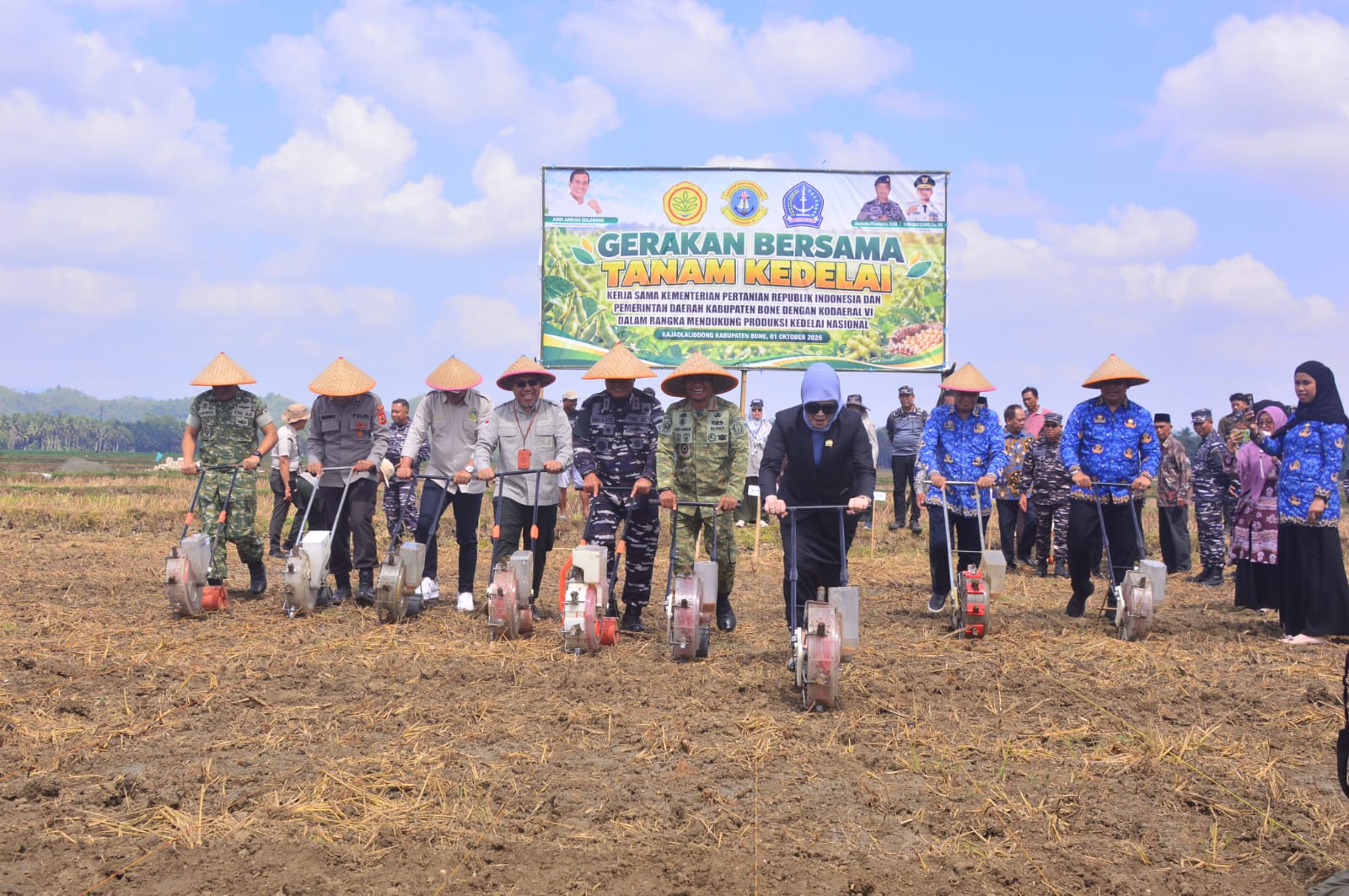 Tanam Kedelai di Bone, Andi Asman Tekankan Kepastian Pasar bagi Petani