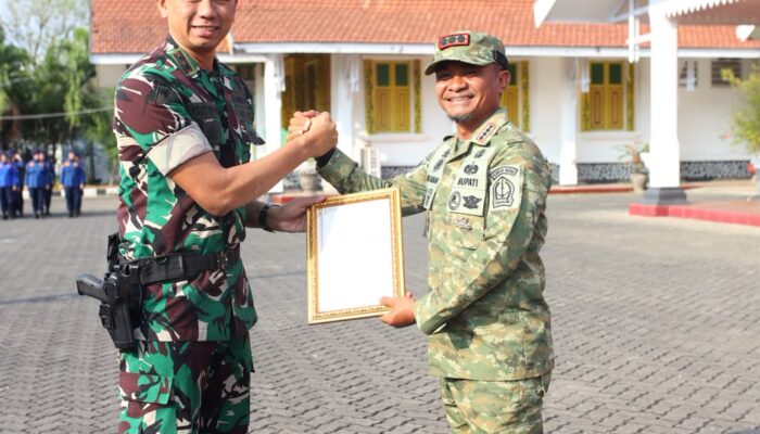 Bupati Bone Terima Brevet Kehormatan Kavaleri, Perkuat Sinergi Pemda dan TNI