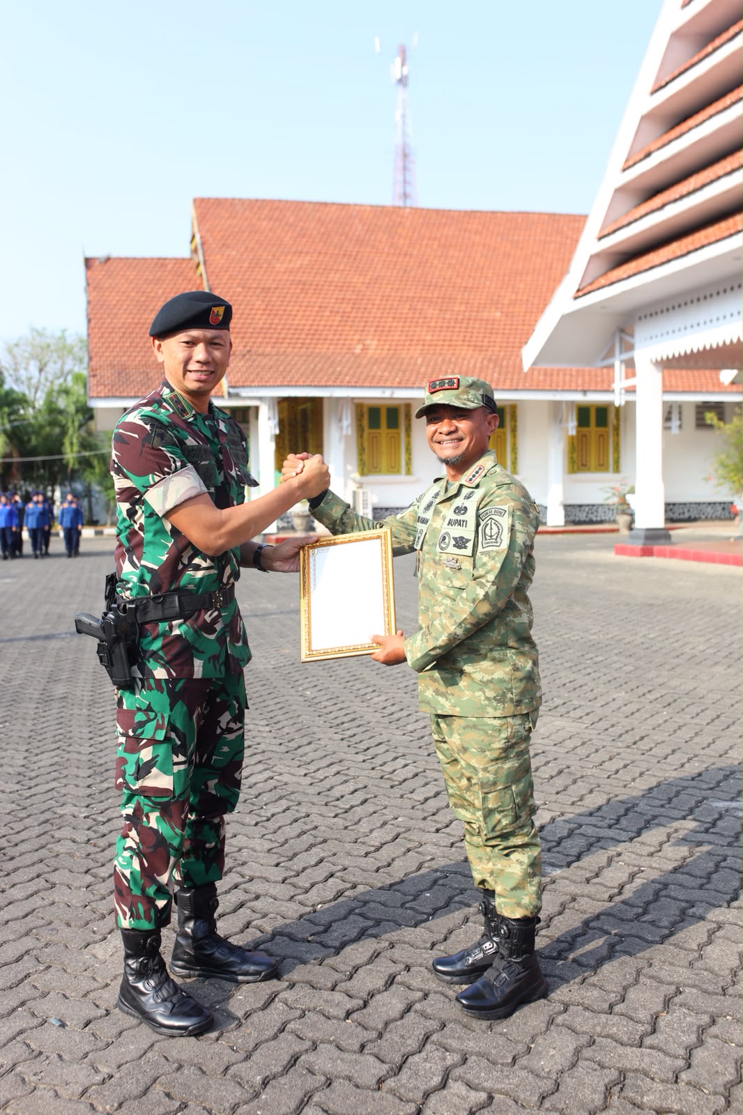 Bupati Bone Terima Brevet Kehormatan Kavaleri, Perkuat Sinergi Pemda dan TNI