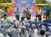Dua Pelajar Yatim Piatu SMAN 3 Bone Terima Bantuan Motor Listrik dari Bupati