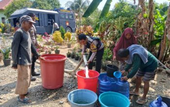 Polres Luwu Salurkan Air Bersih di Desa Cumpu Utara Polres Luwu Salurkan Air Bersih di Desa Cumpu Utara