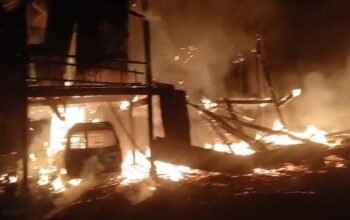 Rumah Panggung Warga Sipodeceng Ludes Terbakar, Diduga Akibat Korsleting Listrik